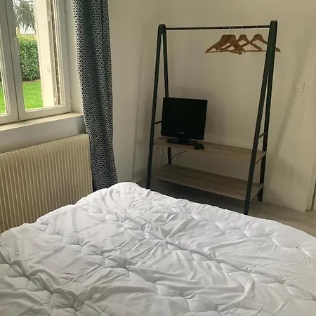 Sous Le Grand Cedre Le Quesnoy-en-Santerre